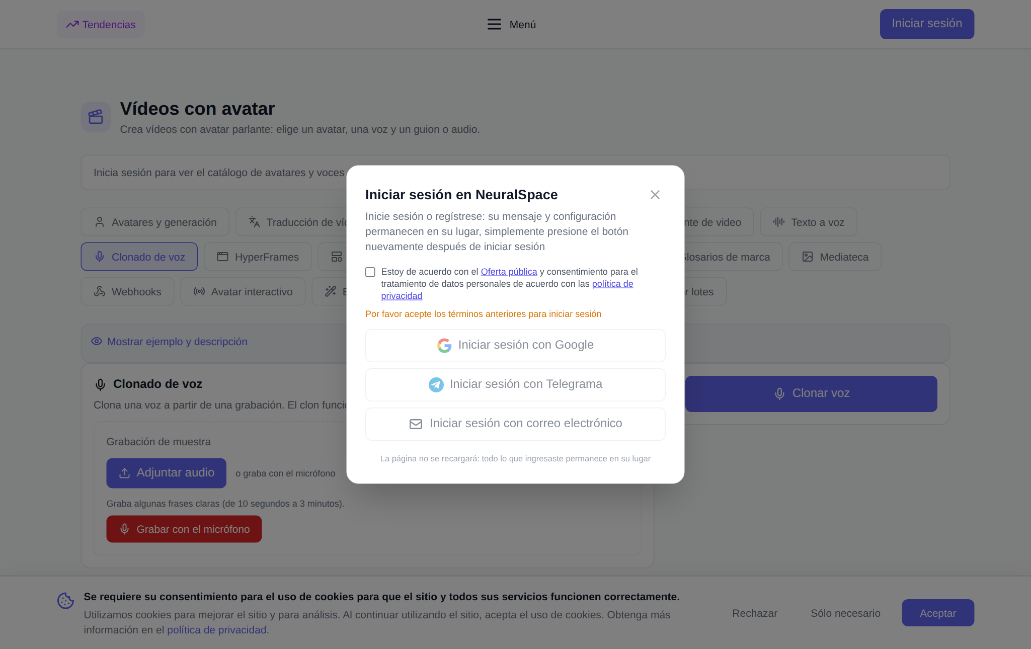 Sección “Avatares de video” NeuralSpace, pestaña “Clonación de voz”: cargar una muestra de grabación y grabar desde un micrófono, campo de nombre de voz, sugerencia de idioma, casilla de verificación de eliminación de ruido, precio en tokens y el botón “Clonar voz”, a continuación se muestra la lista “Mis clones de voz”